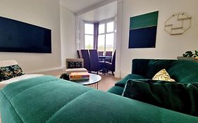The Stray Adjacent, Interior-Designed 2-Bed Apartment- Luxury